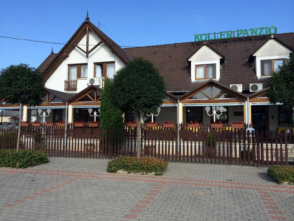 Koller Panzio Hotel Bonyhád Værelse billede