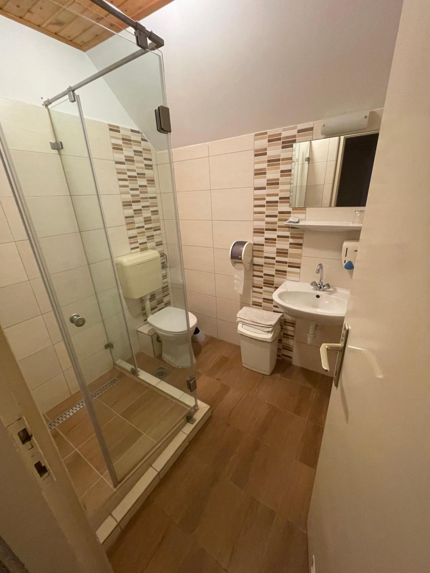 Koller Panzio Hotel Bonyhád Eksteriør billede