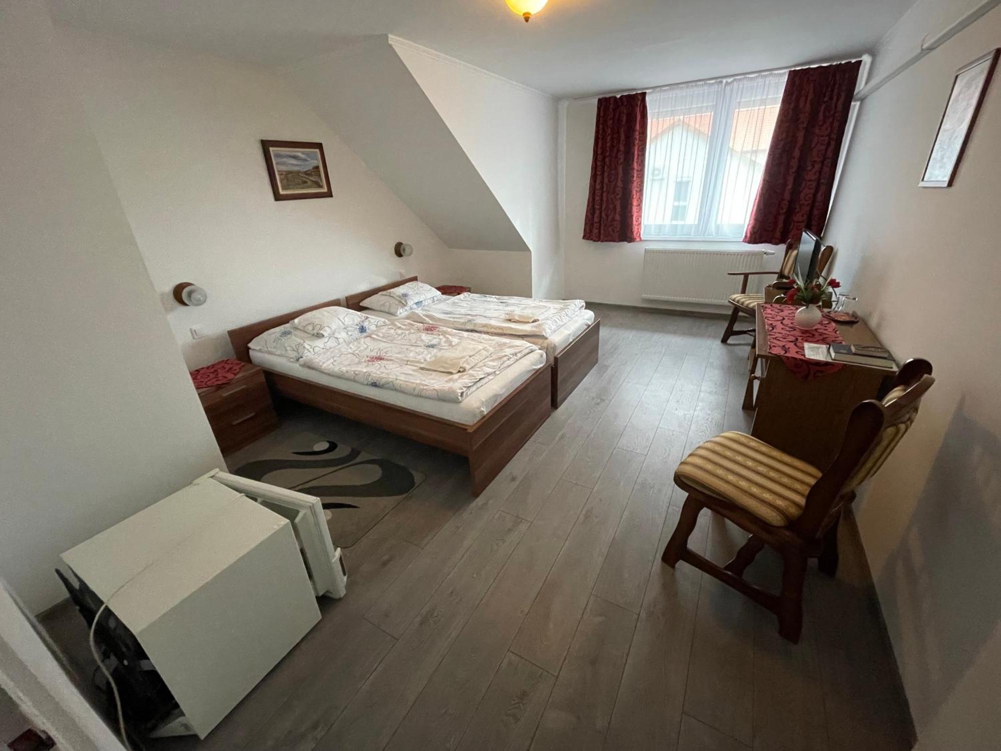 Koller Panzio Hotel Bonyhád Eksteriør billede